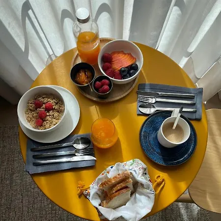 Sutrooms Hotel *
